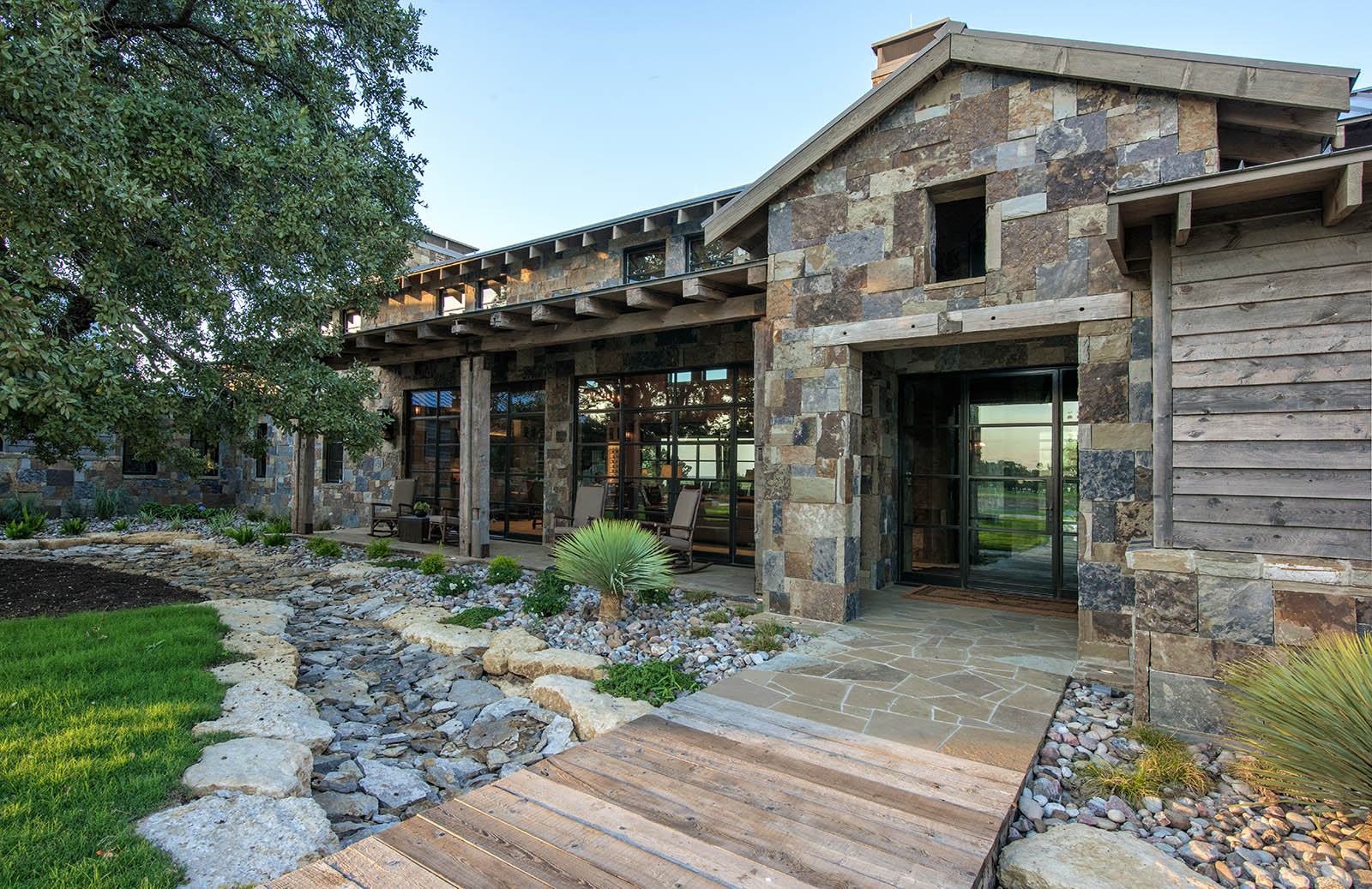 Modern Ranch House Timeless Charm with Contemporary Flair